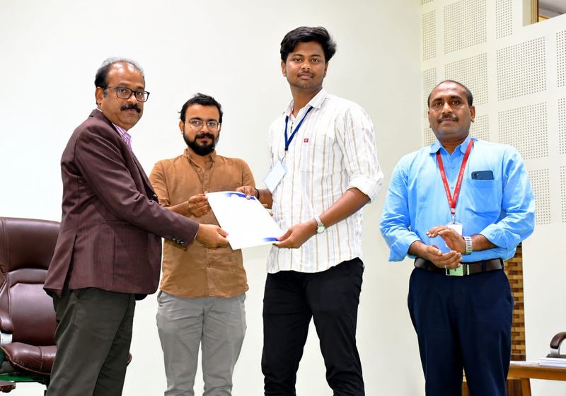Certificate presentation at an innovation event